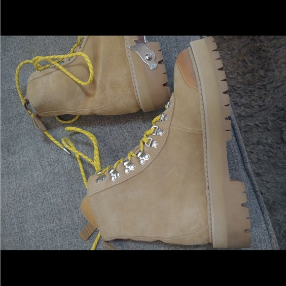 Off-White Hiking Boots - Picture 4 of 8